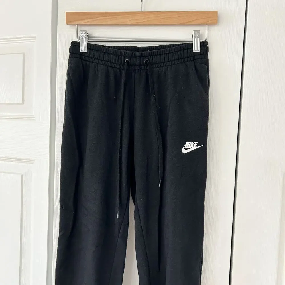 Nike Women’s NSW Club Fleece Joggers Black Size XS Drawstring Waist Sweatpants
